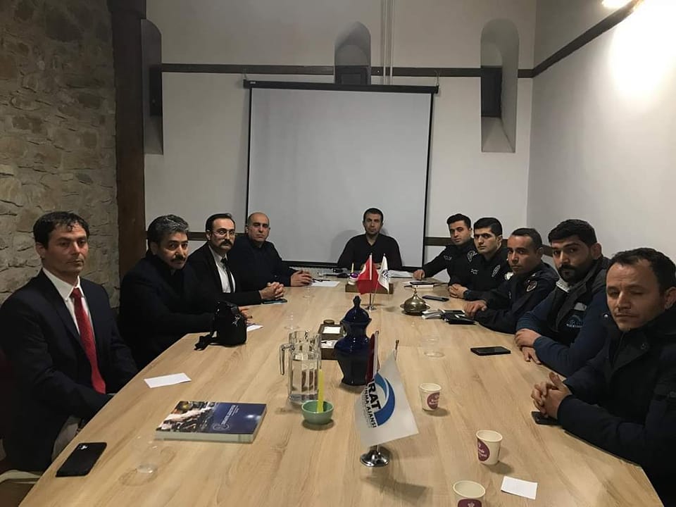 İLÇEMİZDE YAŞANAN DEPREM SONRASI İLÇE KRİZ MERKEZİ TOPLANTISI GERÇEKLEŞTİRİLDİ