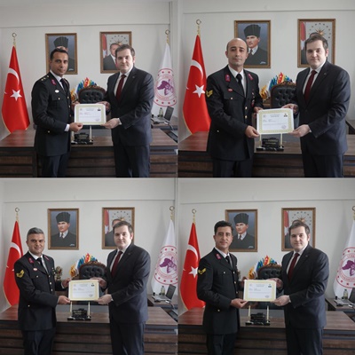 İLÇEMİZDEKİ KAMU KURUM VE KURULUŞLARINDA ÇALIŞAN MEMURLAR, ÇALIŞMALARINDAN DOLAYI ÖDÜLLENDİRİLDİ