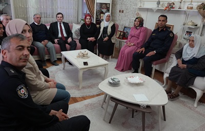RAMAZAN BAYRAMI DOLAYISIYLA AZİZ ŞEHİDİMİZİN KIYMETLİ AİLESİNE VE KAHRAMAN GAZİMİZE BAYRAM ZİYARETİNDE BULUNULDU